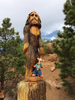 Click to enlarge image Tigger made a new friend... um... Tigger needs to pick his friends more carefully! - Exploring the Top of Pikes Peak Mountain - Near Colorado Springs, Colorado, over 14,000 feet and a view that is hard to beat!